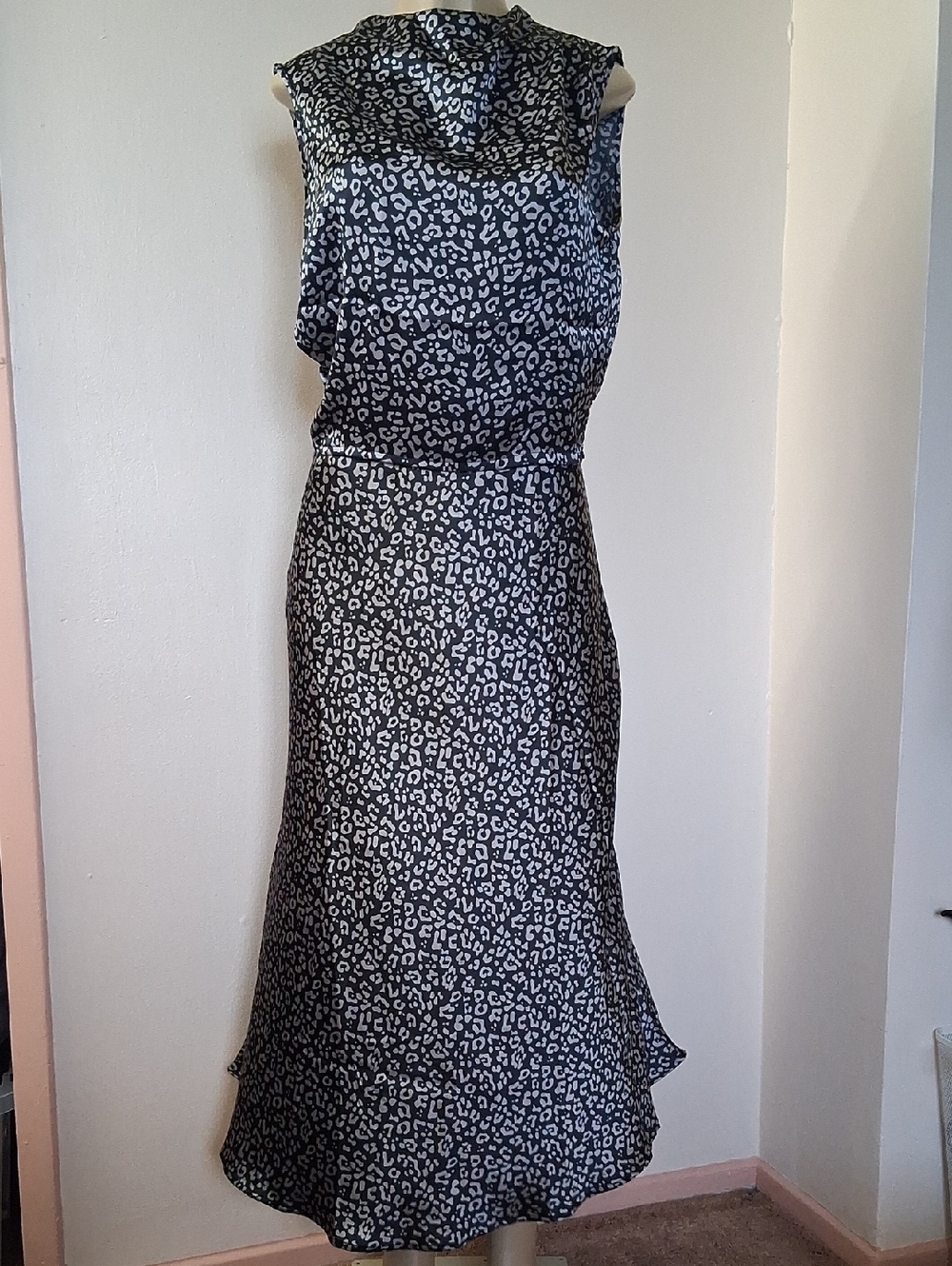 Sincerely Jules Satin Maxi Skirt & Top Set Medium Skirt & Large Top Black White